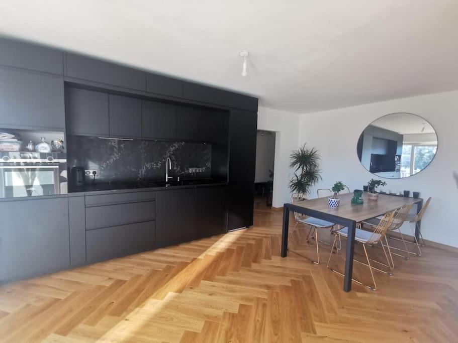 Le Parmelan - Grand Appartement Familial Avec Vue Sur La Montagne Annecy Bagian luar foto